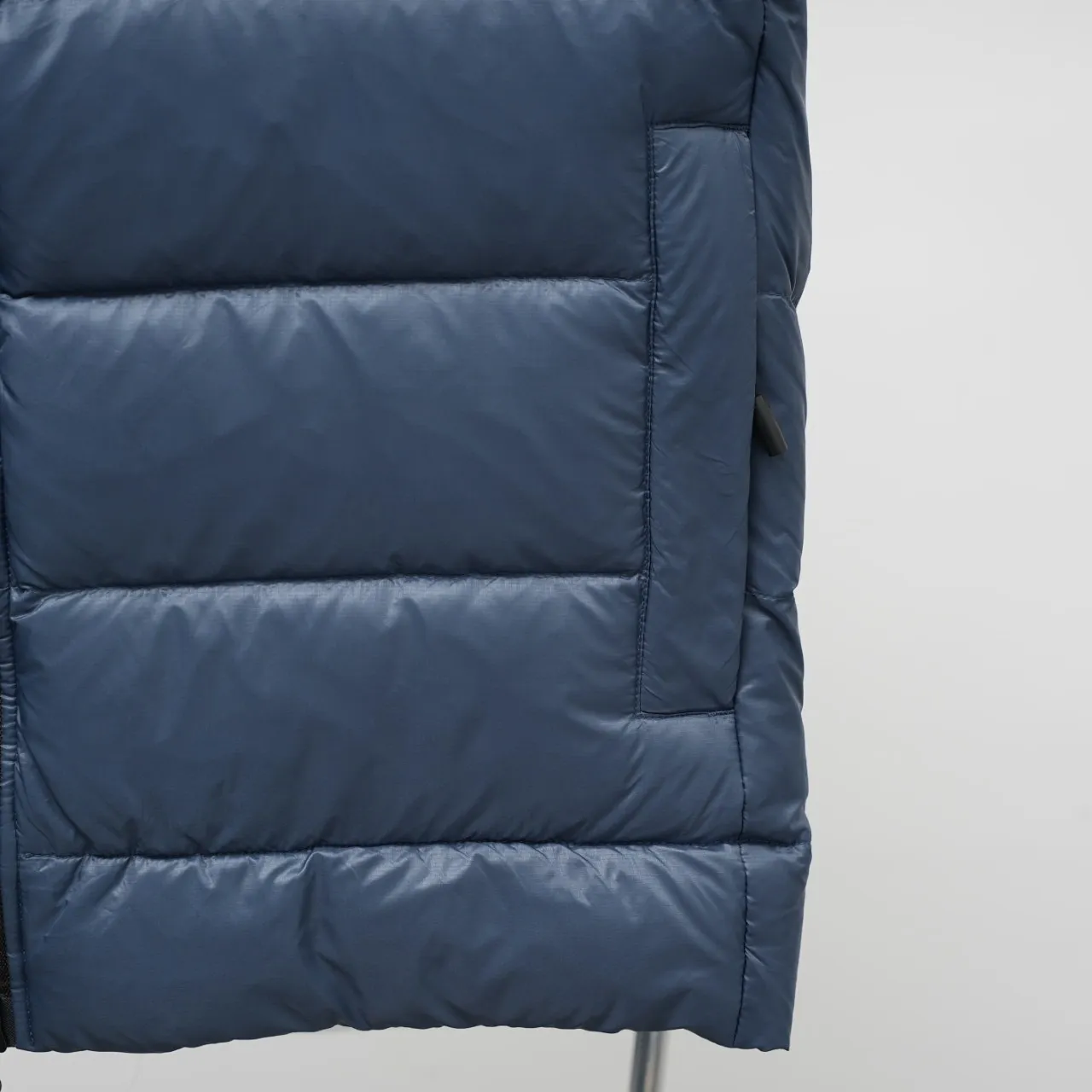 P480 top version Canadian brand vest new model Canada Goose has always been recognized as the warmest down jacket. Various Instagram celebrities, Internet celebrities, and celebrities often wear it for street photos. I make Canada Goose every year, but I still can’t get rid of my love for it. No matter how cold the days are, there is no need to be afraid, because there is! Filled with 90% white duck down, it is the legendary warmest down jacket and is known as a must-have for Arctic outdoor sports! The most popular down jacket in the world, celebrities are rushing to buy it, it is a must-have! Same style for men and women Size: xs ~ xxl